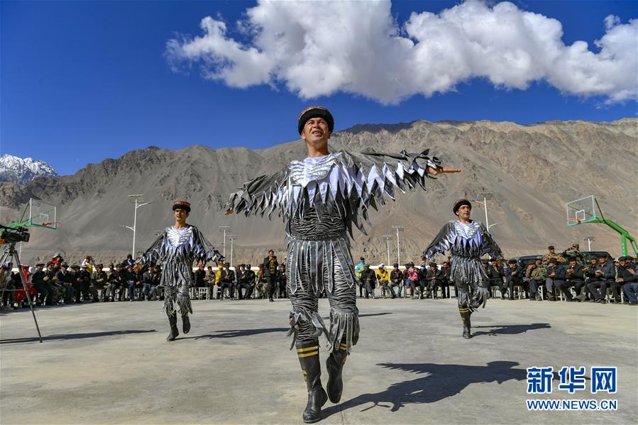 （新華全媒頭條&middot;圖文互動(dòng)）（13）飛吧，&ldquo;帕米爾雄鷹&rdquo;！