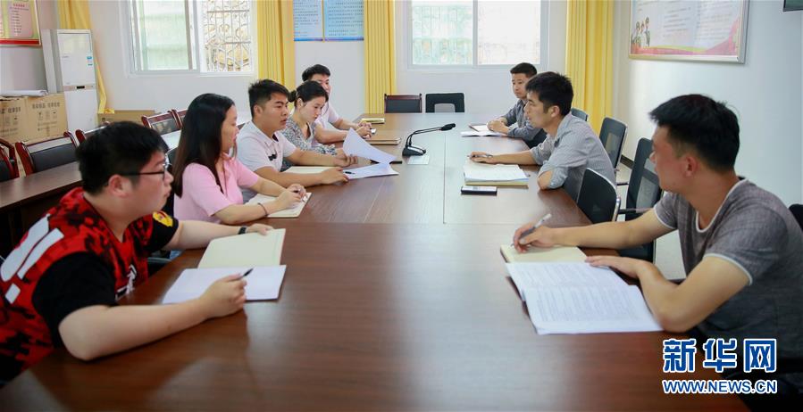  （新華全媒頭條&middot;圖文互動(dòng)）（4）青春，在希望的田野上&mdash;&mdash;大別山區(qū)尋訪&ldquo;城歸&rdquo;大學(xué)畢業(yè)生