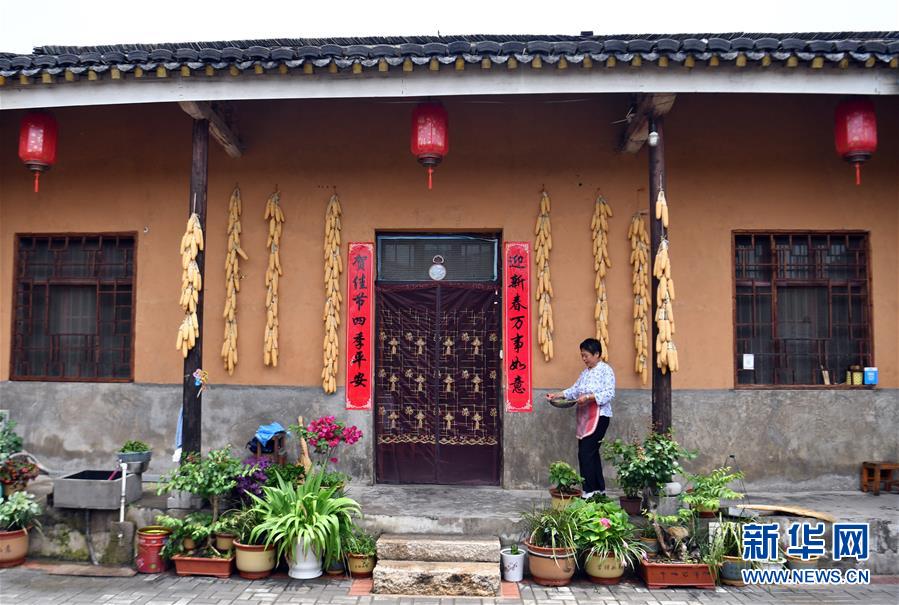 （新華全媒頭條&middot;走向我們的小康生活&middot;圖文互動）（4）大山深處有&ldquo;新家&rdquo;&mdash;&mdash;大別山村繪出現(xiàn)代版&ldquo;富春山居圖&rdquo;