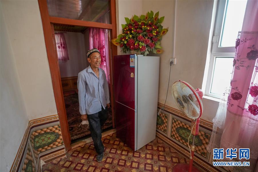 （決戰(zhàn)決勝脫貧攻堅(jiān)&middot;圖文互動(dòng)）（4）&ldquo;掃&rdquo;出脫貧路：南疆深貧村巧變&ldquo;創(chuàng)業(yè)村&rdquo;