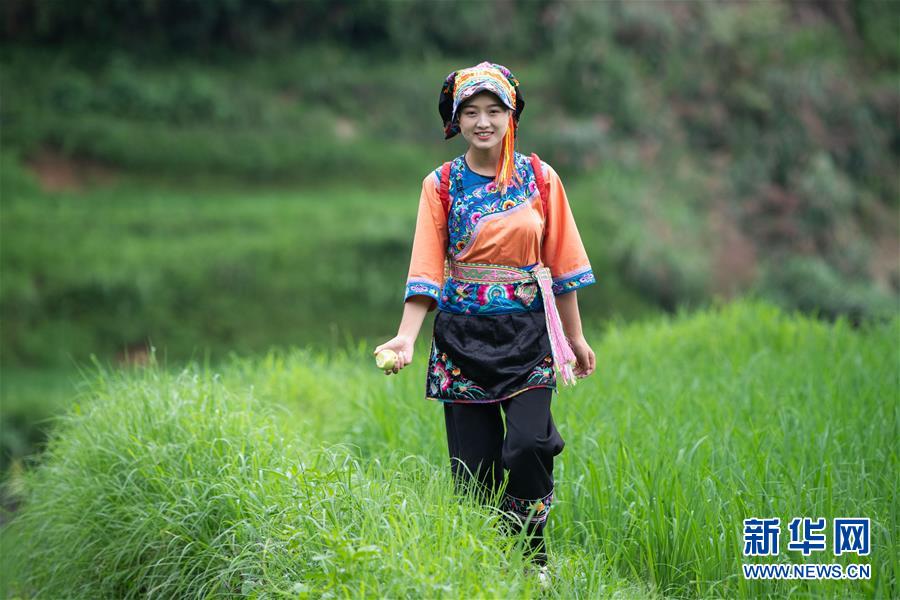 （新華全媒頭條&middot;走向我們的小康生活&middot;圖文互動）（4）那山，那人，那苗寨&mdash;&mdash;十八洞村三代人的奮斗史