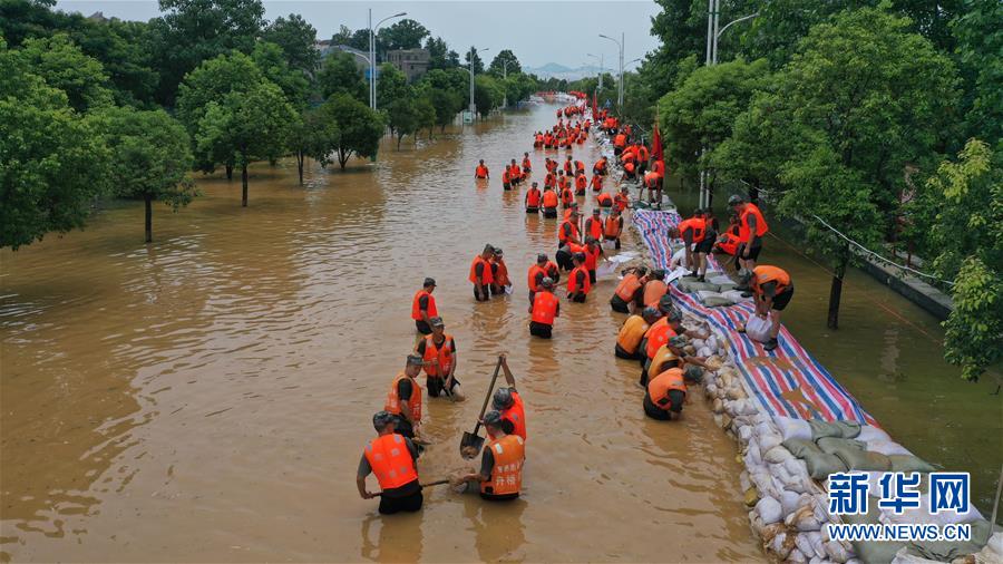 （防汛抗洪&middot;圖文互動）（1）東部戰(zhàn)區(qū)陸軍再次抽調(diào)1.6萬余人增援抗洪一線