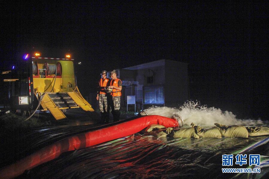 （防汛抗洪&middot;圖文互動）（3）洪水不退，子弟兵誓死不退&mdash;&mdash;解放軍和武警部隊(duì)官兵參與洪澇災(zāi)害搶險(xiǎn)救援記事
