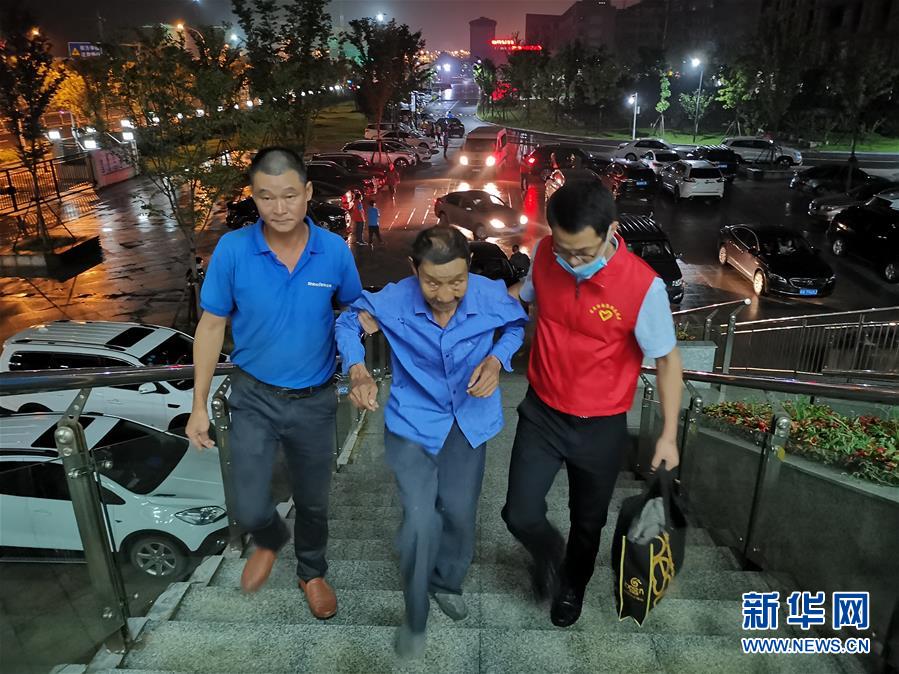 （防汛抗洪&middot;圖文互動(dòng)）（3）洪水來(lái)襲，銅鑼聲在千年古鎮(zhèn)的雨夜響起