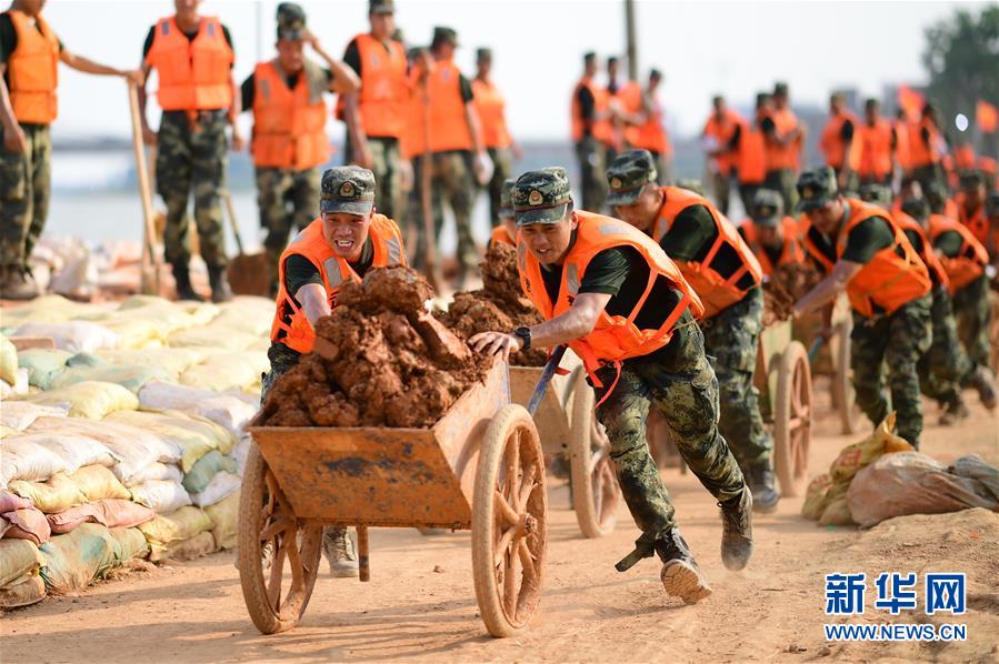 （新華全媒頭條&middot;圖文互動(dòng)）（11）百萬群眾大轉(zhuǎn)移&mdash;&mdash;抗洪搶險(xiǎn)救援直擊