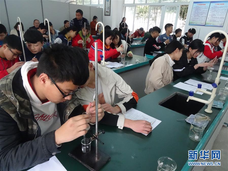 （新華全媒頭條&middot;圖文互動）（5）&ldquo;美麗的中國夢屬于你們&rdquo;&mdash;&mdash;以習(xí)近平同志為核心的黨中央關(guān)心少年兒童工作紀實