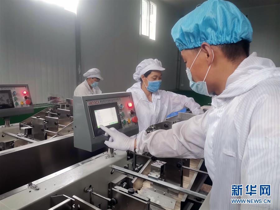 (中國(guó)網(wǎng)事·感動(dòng)2020·圖文互動(dòng))(2)“90后”扶貧干部跨越千里當(dāng)上“掛面書記”