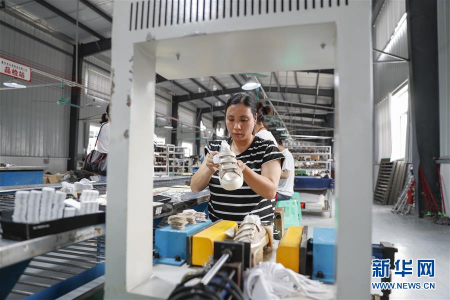 （落實&ldquo;六穩(wěn)&rdquo;&ldquo;六保&rdquo;一線見聞&middot;圖文互動）（2）&ldquo;不讓一名貧困勞動力失業(yè)！&rdquo;&mdash;&mdash;三峽庫區(qū)穩(wěn)就業(yè)見聞