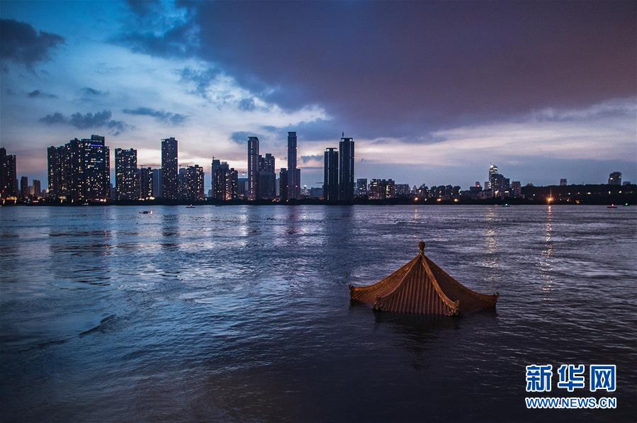 （在習近平新時代中國特色社會主義思想指引下&mdash;&mdash;新時代新作為新篇章&middot;習近平總書記關切事&middot;圖文互動）（1）戰(zhàn)疫魔,斗洪魔&mdash;&mdash;湖北全力應對防疫、防汛疊加&ldquo;雙考&rdquo;