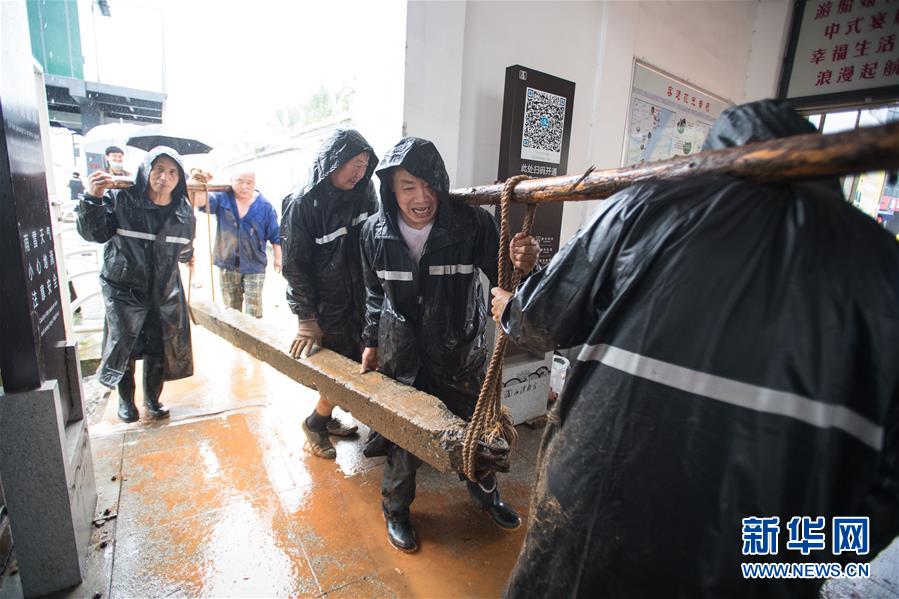 （在習近平新時代中國特色社會主義思想指引下&mdash;&mdash;新時代新作為新篇章&middot;習近平總書記關切事&middot;圖文互動）（4）戰(zhàn)疫魔,斗洪魔&mdash;&mdash;湖北全力應對防疫、防汛疊加&ldquo;雙考&rdquo;