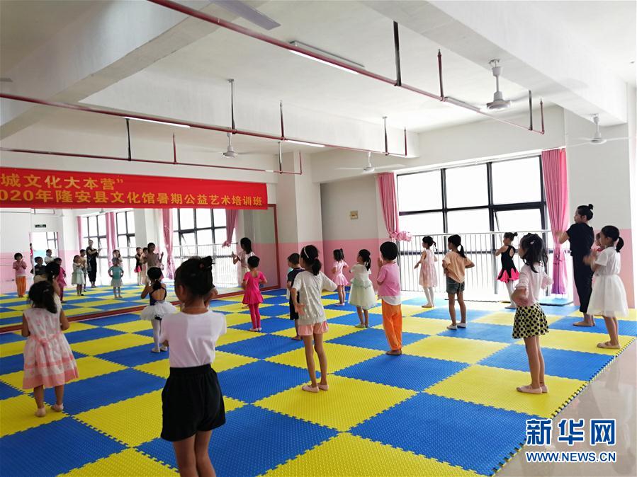 （特別的暑期生活&middot;圖文互動）（2）她們的愿望，在這個假期實現(xiàn)&mdash;&mdash;廣西隆安易地扶貧搬遷安置區(qū)暑期見聞