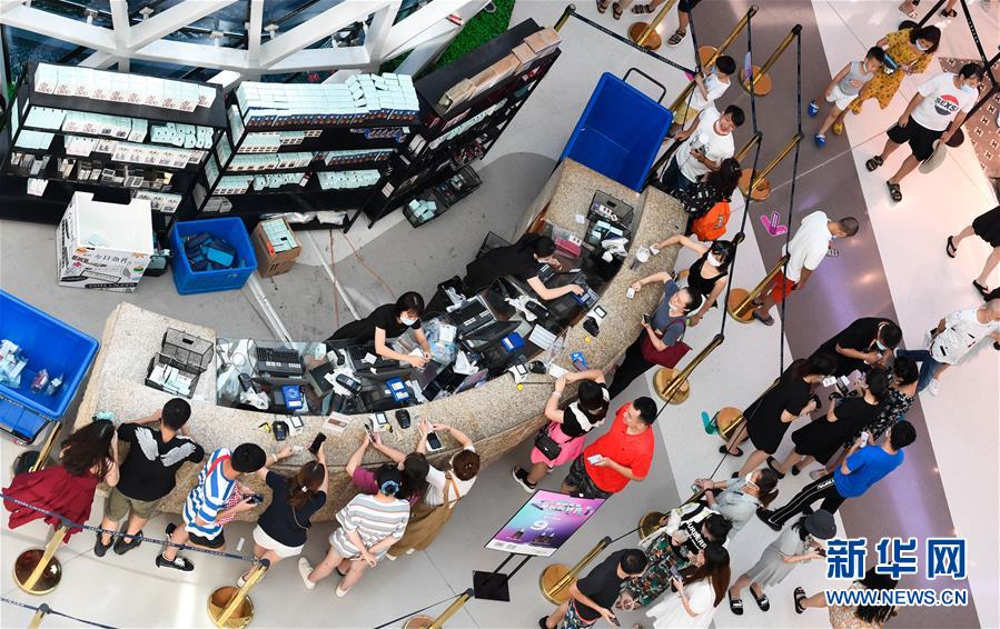 （在習近平新時代中國特色社會主義思想指引下&mdash;&mdash;新時代新作為新篇章&middot;習近平總書記關(guān)切事&middot;圖文互動）（2）感受開放新魅力&mdash;&mdash;海南自由貿(mào)易港建設開局觀察