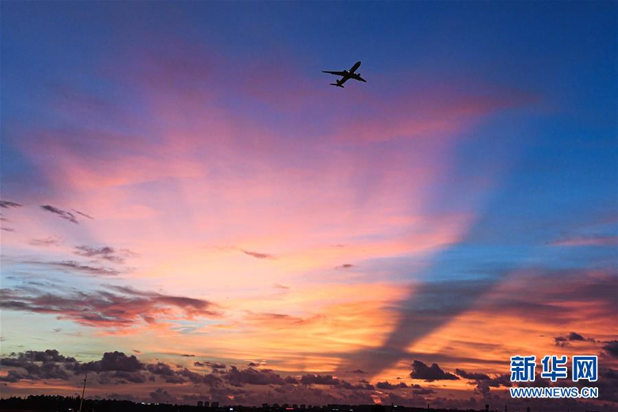 （在習近平新時代中國特色社會主義思想指引下&mdash;&mdash;新時代新作為新篇章&middot;習近平總書記關(guān)切事&middot;圖文互動）（6）感受開放新魅力&mdash;&mdash;海南自由貿(mào)易港建設開局觀察