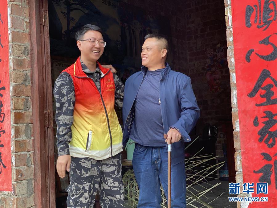 （在習(xí)近平新時代中國特色社會主義思想指引下&mdash;&mdash;新時代新作為新篇章&middot;習(xí)近平總書記關(guān)切事&middot;圖文互動）（4）青春做伴，西部放歌&mdash;&mdash;走近扎根西部建設(shè)邊疆的大學(xué)生們