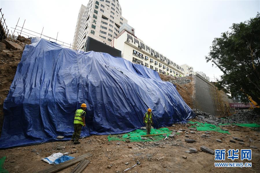 (社會)(5)西安搶險加固明秦王府城墻坍塌砌體