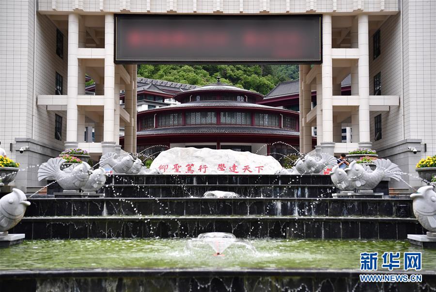 （新華視點&middot;圖文互動）（3）學(xué)校建漂亮點本無錯，為何這所&ldquo;豪華中學(xué)&rdquo;讓人困惑？