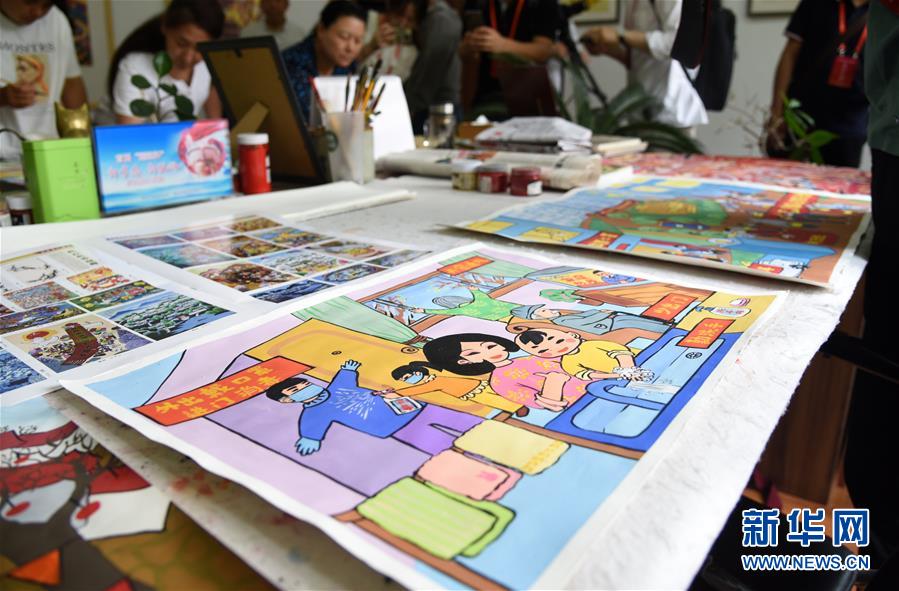 (走向我們的小康生活·圖文互動(dòng))(4)放下鋤頭拿畫(huà)筆——山東青州農(nóng)民畫(huà)繪出美好新生活