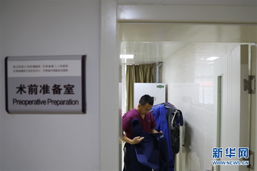 （圖文互動(dòng)）（1）身披&ldquo;重甲&rdquo;來(lái)&ldquo;繡花&rdquo;&mdash;&mdash;醫(yī)院中的&ldquo;鉛衣醫(yī)生&rdquo;