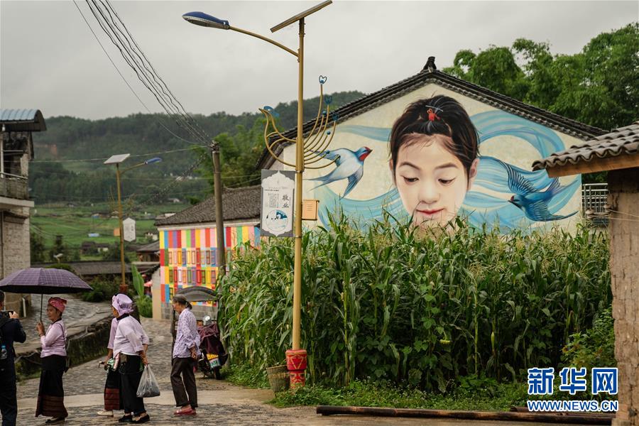 （決戰(zhàn)決勝脫貧攻堅(jiān)&middot;圖文互動(dòng)）（4）眼前的生活就是詩(shī)和遠(yuǎn)方&mdash;&mdash;藝術(shù)引領(lǐng)云南傣族山村蝶變