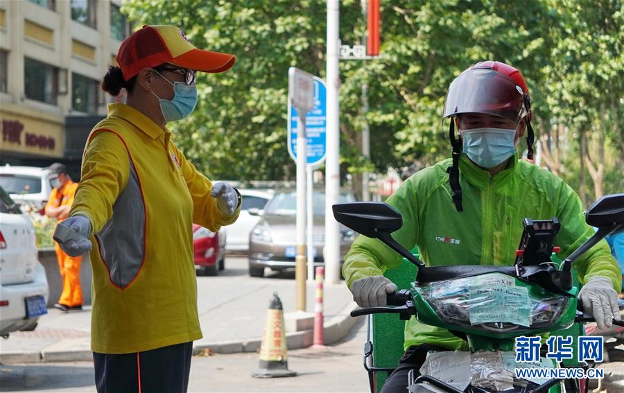 （總書記推動的改革身邊事&middot;文化改革篇）（4）特寫：&ldquo;生活便利了，環(huán)境變美了，人也舒心了&rdquo; &mdash;&mdash;感受基層文明實踐站里的惠民服務(wù)