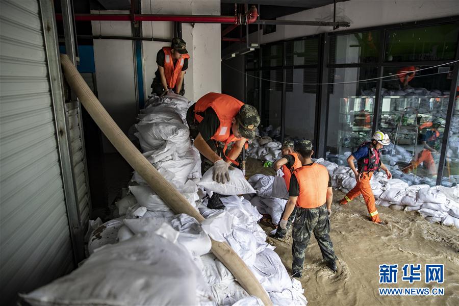 （防汛抗洪&middot;圖文互動(dòng)）（7）筑起防大汛的堅(jiān)強(qiáng)防線&mdash;&mdash;重慶防御長(zhǎng)江、嘉陵江過(guò)境洪峰現(xiàn)場(chǎng)記錄