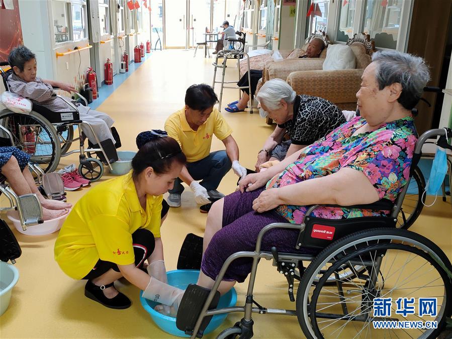 （走向我們的小康生活&middot;圖文互動）（3）北京&ldquo;老有所養(yǎng)&rdquo;的床邊、身邊、周邊事