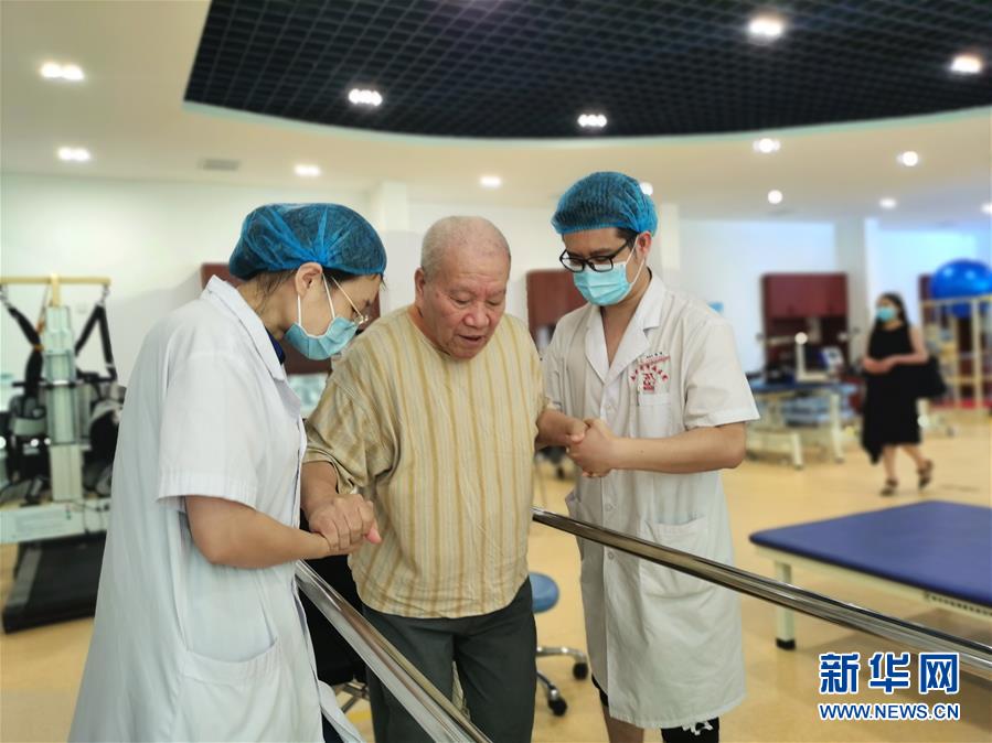 （走向我們的小康生活&middot;圖文互動）（1）從&ldquo;老三送&rdquo;到&ldquo;新三送&rdquo;&mdash;&mdash;天津呵護(hù)&ldquo;最美夕陽紅&rdquo;