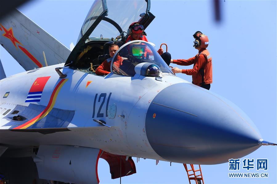（在習(xí)近平強(qiáng)軍思想指引下&middot;我們在戰(zhàn)位報告&middot;圖文互動）（2）奮飛在新時代的海天&mdash;&mdash;海軍某艦載航空兵部隊備戰(zhàn)打仗記事