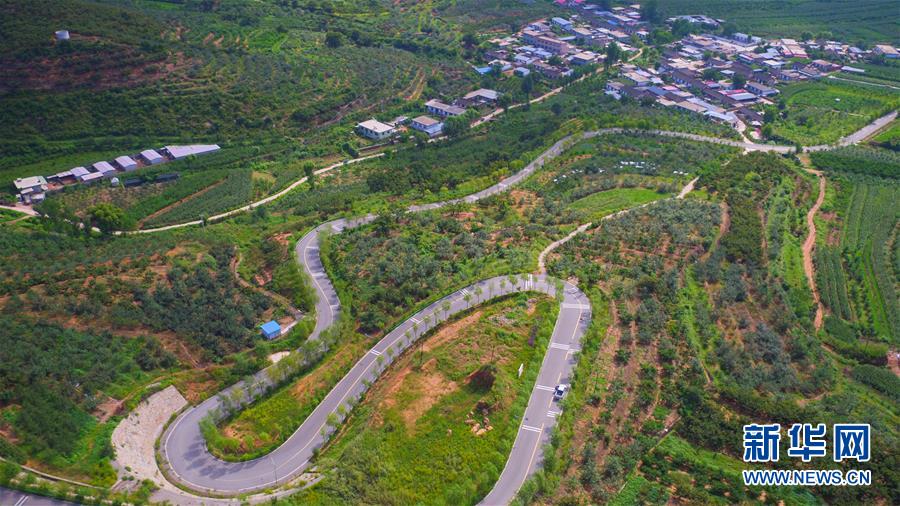 （新華全媒頭條&middot;走向我們的小康生活&middot;圖文互動）（1）長城腳下，小康村串成&ldquo;珍珠鏈&rdquo;