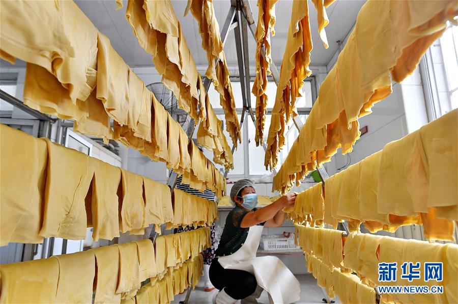 （新華全媒頭條&middot;走向我們的小康生活&middot;圖文互動）（10）長城腳下，小康村串成&ldquo;珍珠鏈&rdquo;