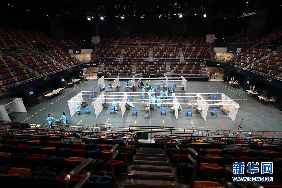 (圖文互動)(1)“身為醫(yī)護人員一分子,應(yīng)該出來幫忙”——參與新冠病毒社區(qū)檢測的香港醫(yī)護人員速寫