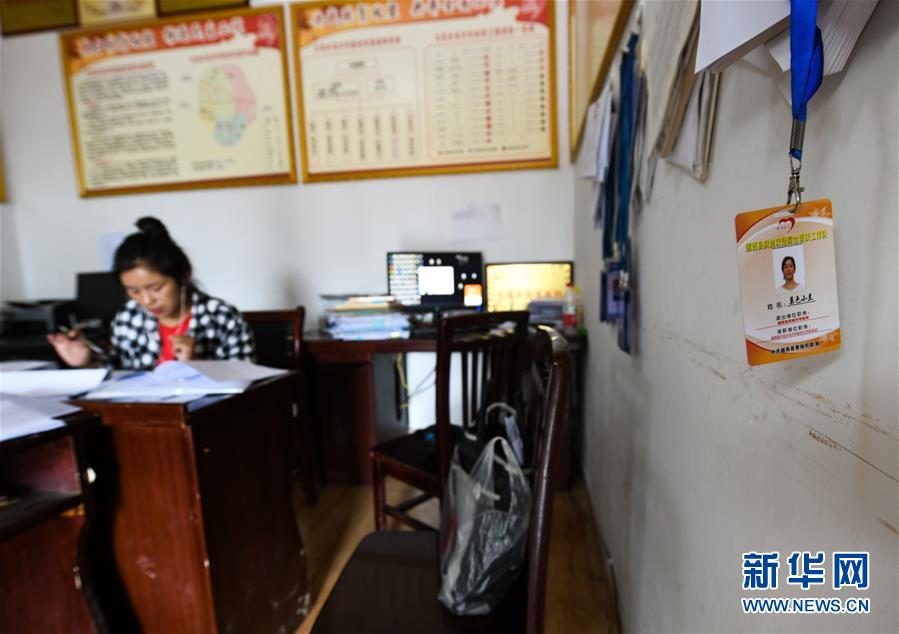 （熱點(diǎn)鮮報(bào)&middot;圖文互動(dòng)）（4）為了大涼山的下一代，她奔赴在助學(xué)路上