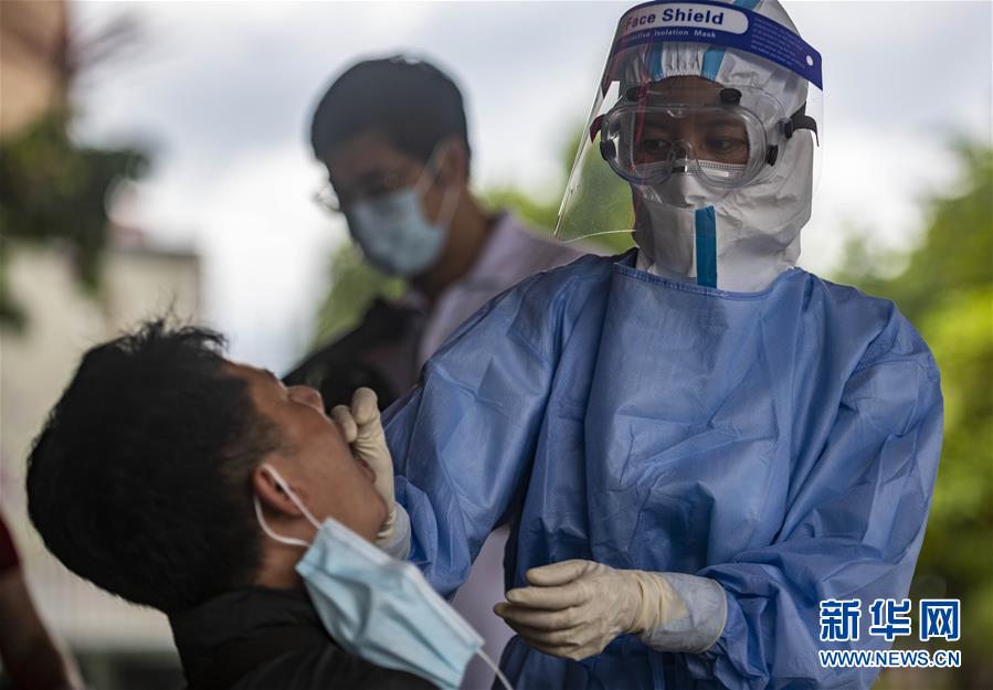 (熱點鮮報·圖文互動)(2)云南瑞麗:城區(qū)全員免費開展核酸檢測