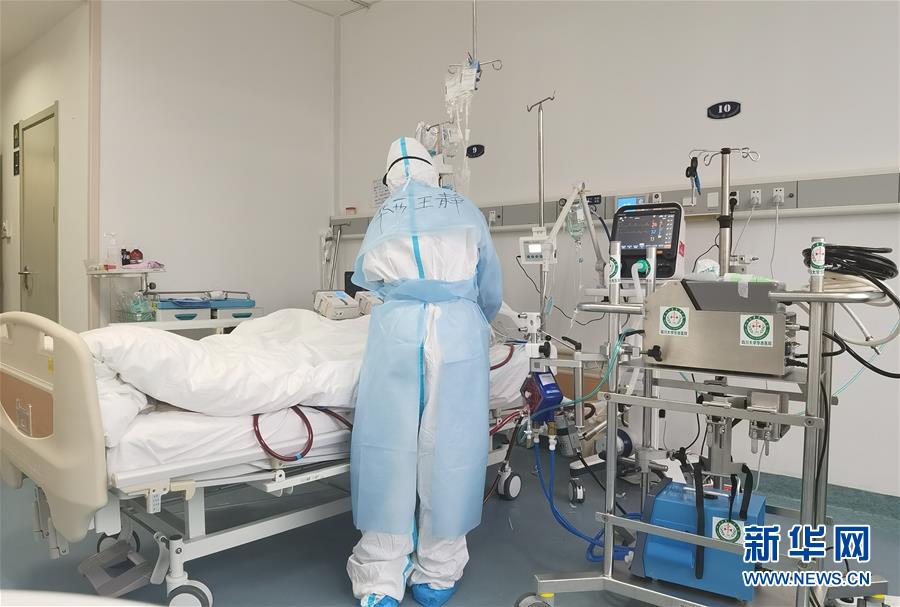 （抗疫一線醫(yī)務(wù)人員英雄群體&middot;圖文互動）（1）&ldquo;救治危重病人，我們拼盡全力&rdquo;&mdash;&mdash;記四川大學(xué)華西醫(yī)院援鄂重癥救治醫(yī)療隊(duì)