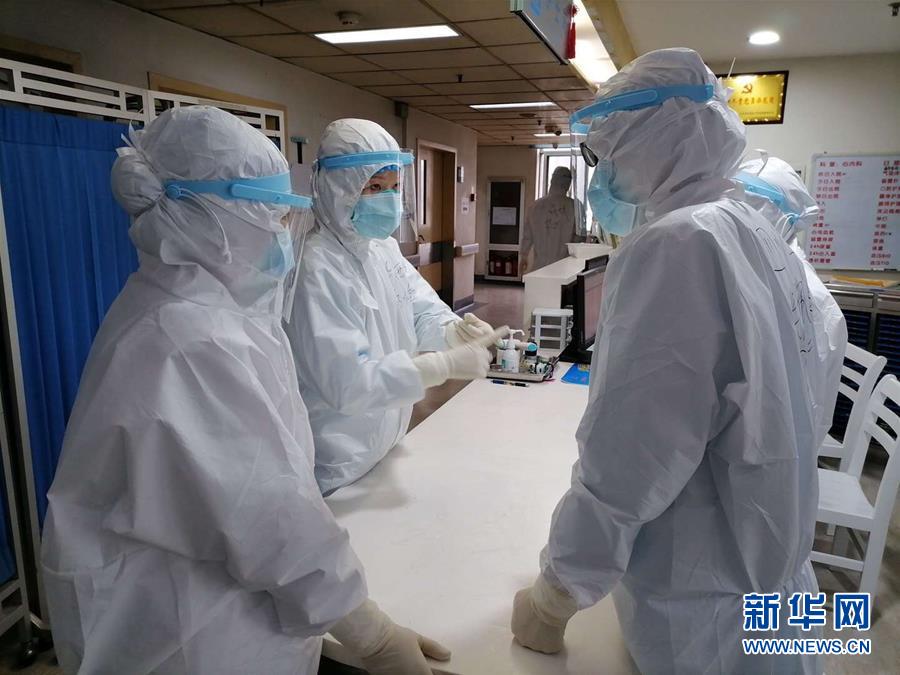 （抗疫一線醫(yī)務(wù)人員英雄群體&middot;圖文互動）（3）&ldquo;救治危重病人，我們拼盡全力&rdquo;&mdash;&mdash;記四川大學(xué)華西醫(yī)院援鄂重癥救治醫(yī)療隊(duì)