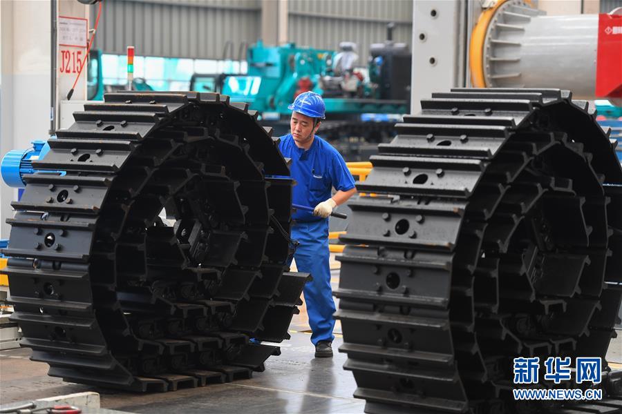 (落實(shí)“六穩(wěn)”“六保”企業(yè)見聞·圖文互動(dòng))(2)“智慧工廠”引領(lǐng)“生產(chǎn)節(jié)拍”——走進(jìn)山河智能一探究竟