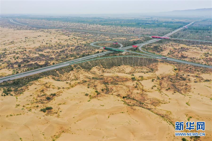 （在習(xí)近平新時代中國特色社會主義思想指引下&mdash;&mdash;新時代新作為新篇章&middot;習(xí)近平總書記關(guān)切事&middot;圖文互動）（11）綠意，在黃沙中鋪展&mdash;&mdash;我國防沙治沙紀(jì)實(shí)