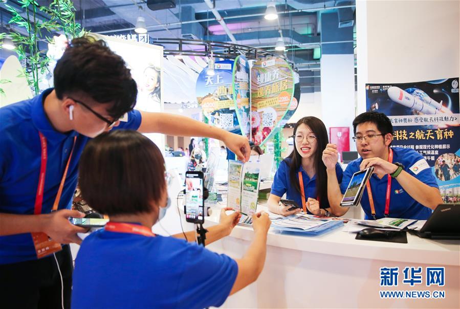 （新華全媒頭條&middot;圖文互動）（12）奮斗結(jié)碩果，再寫新篇章&mdash;&mdash;寫在共和國71周年華誕之際