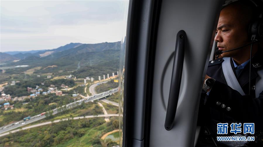 （深圳特區(qū)40年&middot;圖文互動）（2）&ldquo;智&rdquo;行千里&mdash;&mdash;特大城市交通治理的深圳樣板