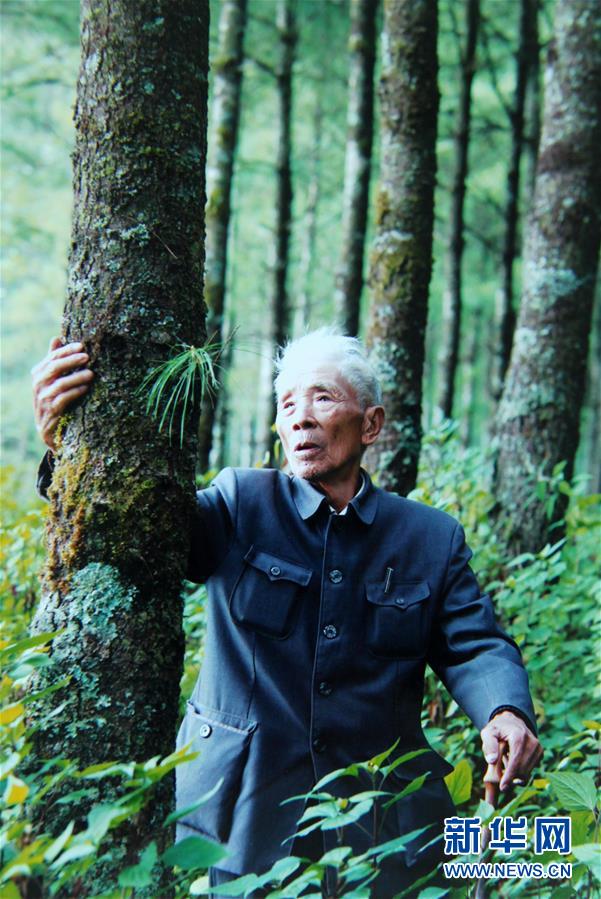 (熱點鮮報·圖文互動)(3)善洲精神永相傳:留下一片綠洲 造福家鄉(xiāng)百姓