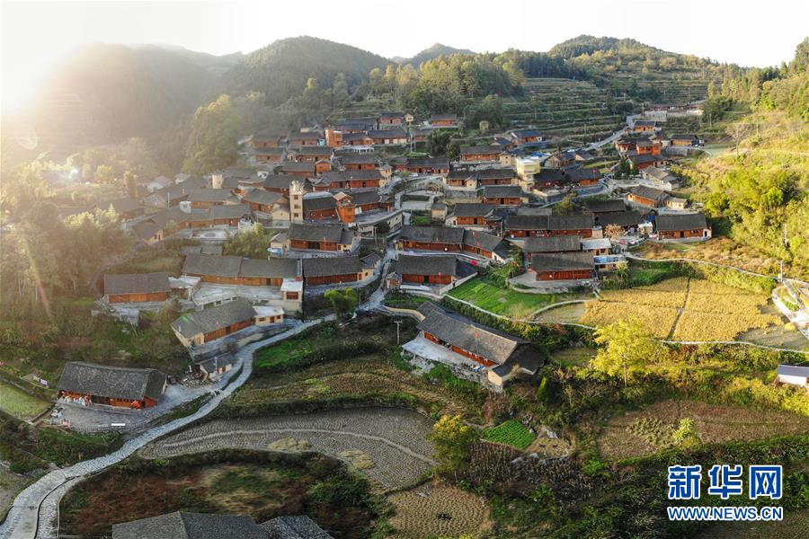 （新華全媒頭條&middot;圖文互動(dòng)）（6）決戰(zhàn)決勝奪取脫貧攻堅(jiān)戰(zhàn)全面勝利&mdash;&mdash;寫(xiě)在第7個(gè)國(guó)家扶貧日之際