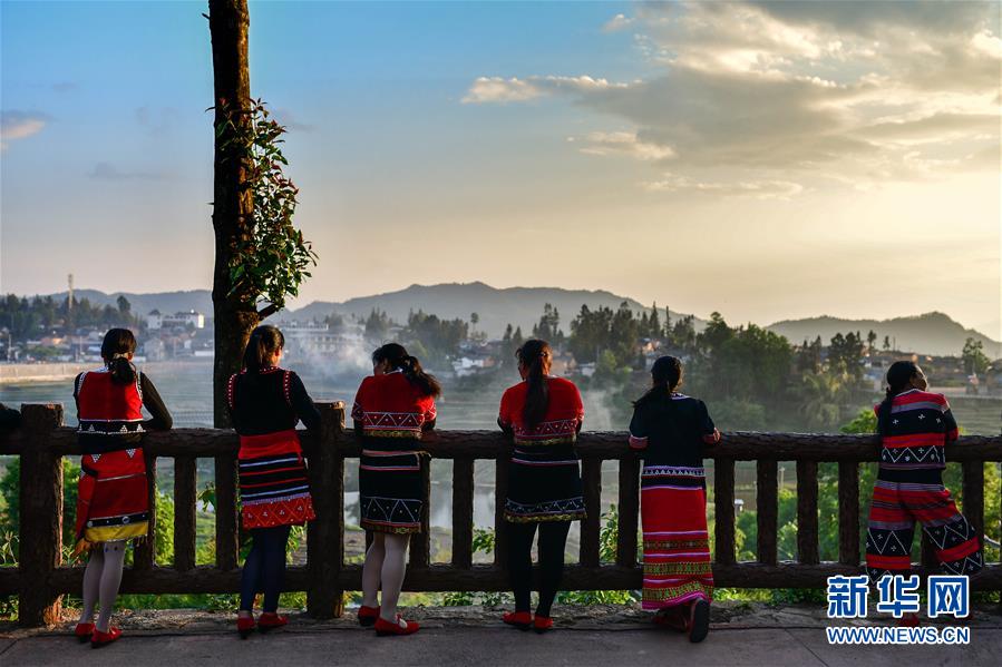 （新華全媒頭條&middot;圖文互動(dòng)）（8）決戰(zhàn)決勝奪取脫貧攻堅(jiān)戰(zhàn)全面勝利&mdash;&mdash;寫(xiě)在第7個(gè)國(guó)家扶貧日之際