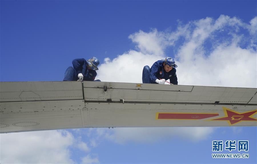 （在習(xí)近平強(qiáng)軍思想指引下&middot;我們?cè)趹?zhàn)位報(bào)告&middot;圖文互動(dòng)）（1）偵天探海 狩獵?？?mdash;&mdash;南部戰(zhàn)區(qū)海軍航空兵某師加速轉(zhuǎn)型提升新質(zhì)戰(zhàn)斗力記事