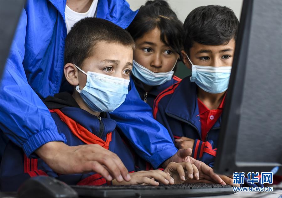 （新華全媒頭條&middot;圖文互動）（4）新天地 新兒女 新奇跡&mdash;&mdash;脫貧攻堅(jiān)繪就新疆新圖景