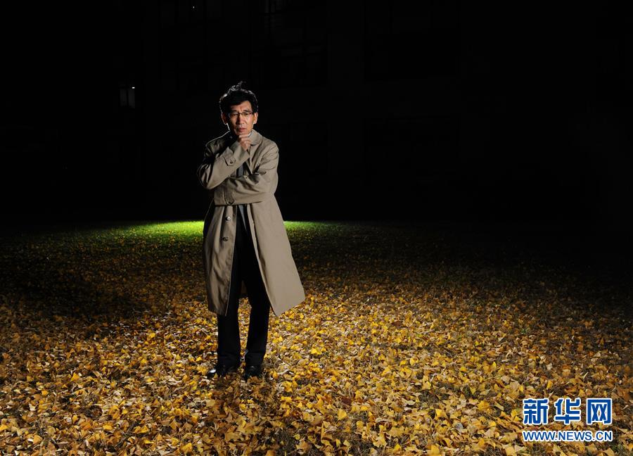 (在習(xí)近平新時(shí)代中國(guó)特色社會(huì)主義思想指引下——新時(shí)代新作為新篇章·習(xí)近平總書(shū)記關(guān)切事·圖文互動(dòng))(8)探“微觀世界” 抓“關(guān)鍵變量”——我國(guó)科學(xué)家與量子“糾纏”的故事