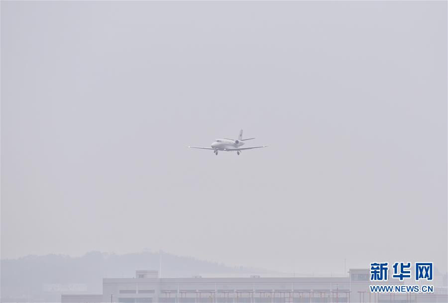 (經(jīng)濟(jì))(1)成都天府國(guó)際機(jī)場(chǎng)開始校飛