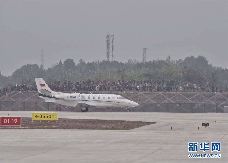 (經(jīng)濟(jì))(3)成都天府國(guó)際機(jī)場(chǎng)開始校飛