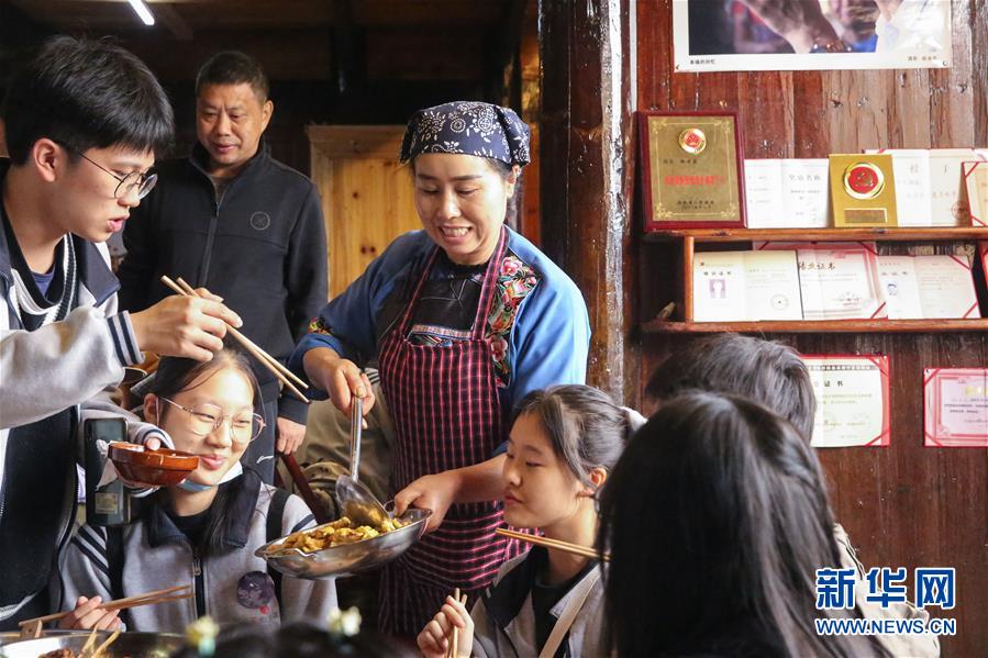 （在習近平新時代中國特色社會主義思想指引下&mdash;&mdash;新時代新作為新篇章&middot;習近平總書記關(guān)切事&middot;圖文互動）（4）精準扶貧7年，十八洞村&ldquo;長&rdquo;出10余種新職業(yè)