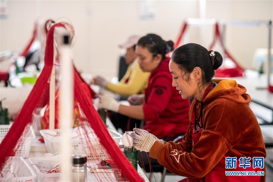 （決戰(zhàn)決勝脫貧攻堅(jiān)&middot;圖文互動(dòng)）（2）搬遷點(diǎn)的快樂事&mdash;&mdash;云南努力讓搬遷群眾安居樂業(yè)