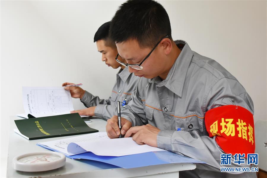 （在習近平強軍思想指引下&middot;我們在戰(zhàn)位報告&middot;圖文互動）（1）牢記統(tǒng)帥囑托  做刀尖上的舞者&mdash;&mdash;記聯勤保障部隊某報廢武器彈藥銷毀站參謀長陳雪禮